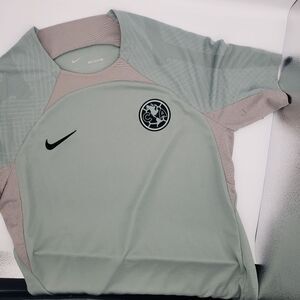 Nike Club America Training 2023

Green Soccer Jersey DO8607-013.

Men's Sz: M